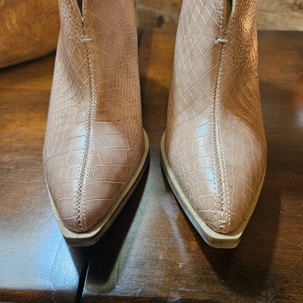 Barn Babe Light Pink 🩷 Crocodile-Embossed Leather Ankle Boots - Picture 5 of 8